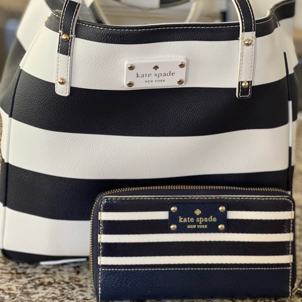 Nautical Kate Spade bucket style purse & matching zippered wallet